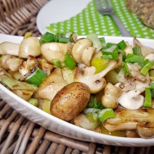 veganer Brotzeitsalat mit Champignons und Kartoffeln